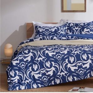 NIB duvet cover and shams, sleep zone, blue baroque, king size Sleep Zone